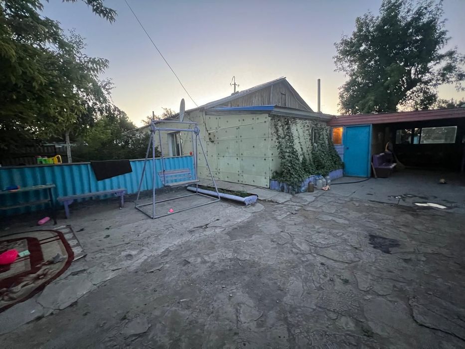 Жер үй сатылады.