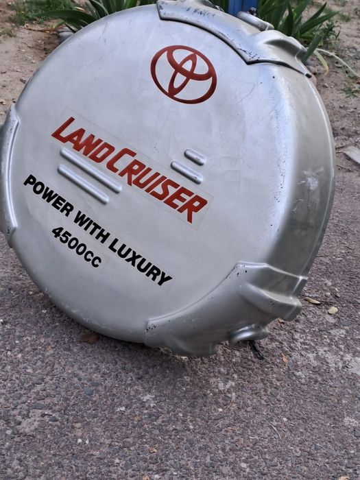 Крышка для запаски на Land Cruiser