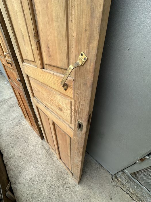 Продам деревяные двери