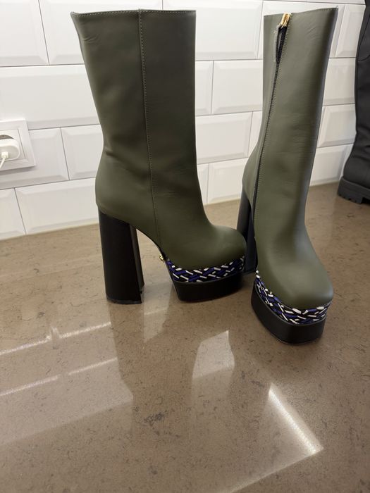 Нови боти Versace