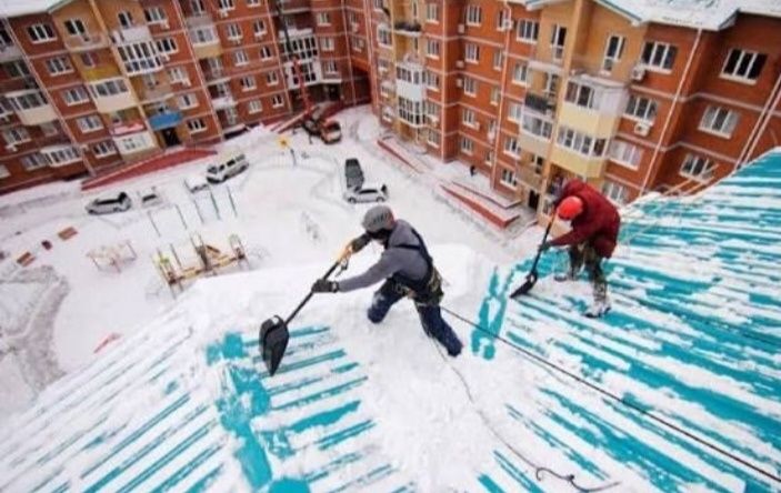 Чистка снега, ремонт швов, высотные работы. Промышленный альпинизм
