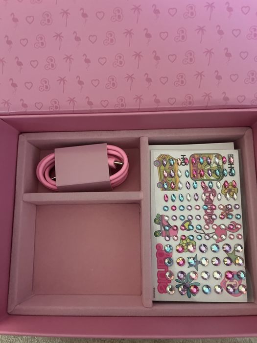 Мобилен телефон HMD Barbie