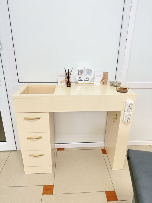 Продам визажный стол