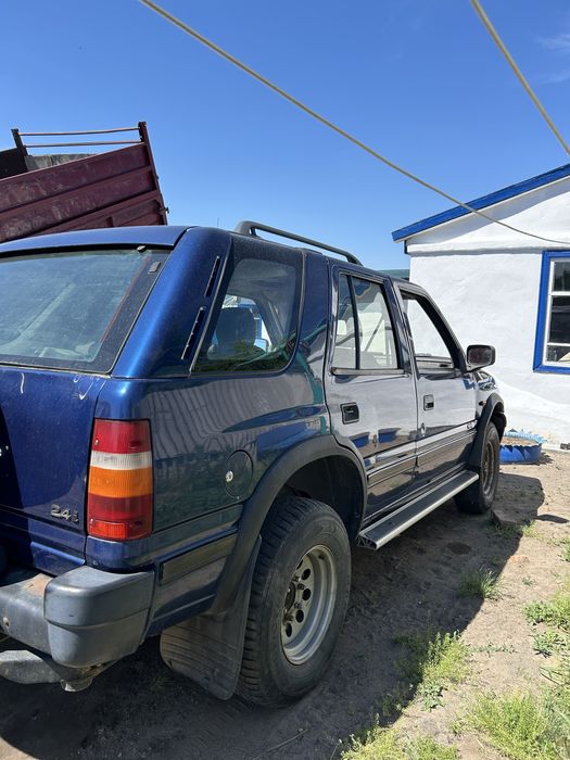 Opel Frontera.