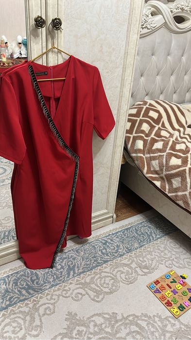 Продам платье 48 размер