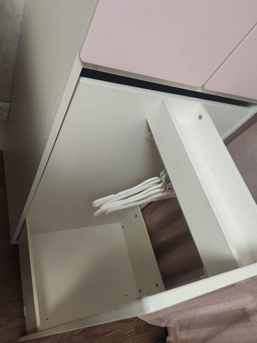 Шкафы и стол для подростка