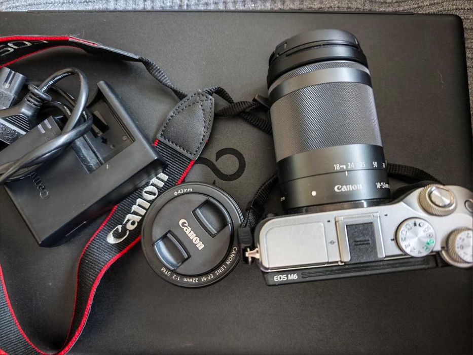 Camera mirrorless Canon EOS M6 (sub 50 cadre) + 2 obiective