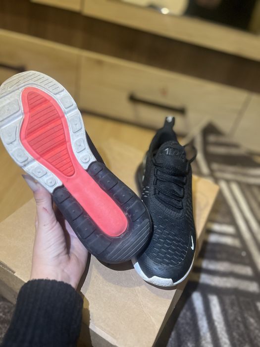 Adidasi Nike Air 270 C