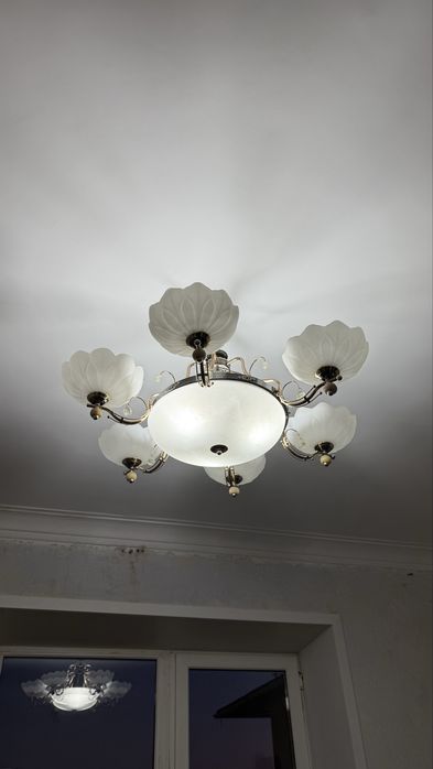 Продается люстры