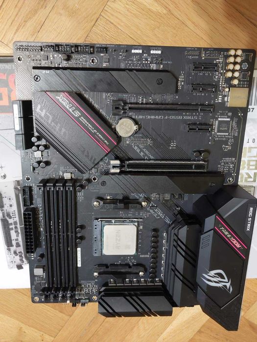 AMD Ryzen 5 5600X + Asus StriX B550-F Gaming Wi-Fi II