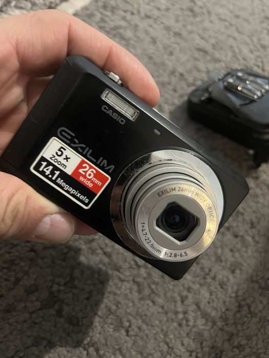 Aparat foto Casio 14.1 megapixeli