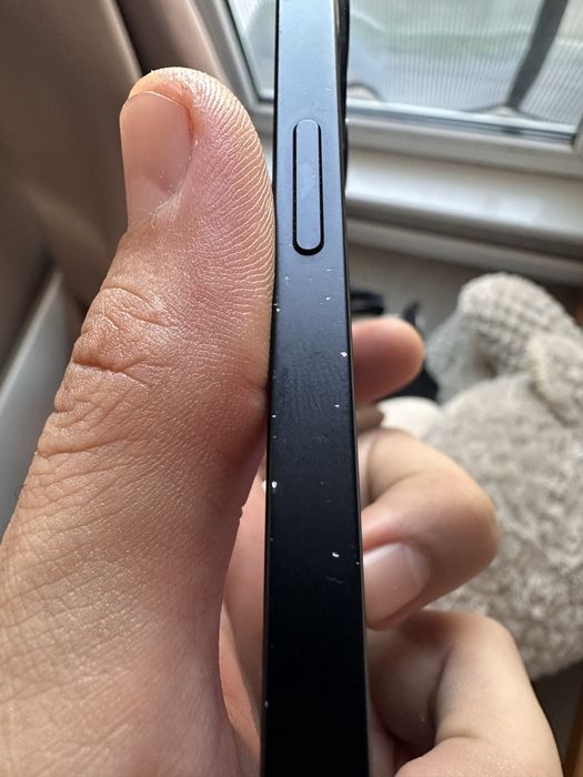Продавам iPhone 13 128 GB Midnight