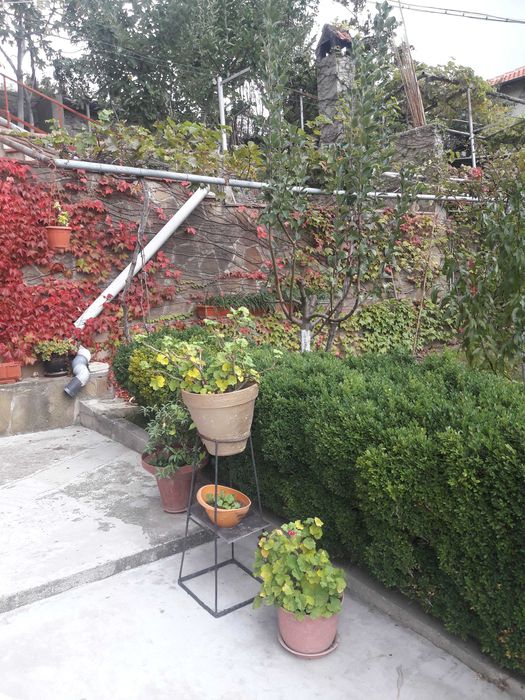 Продавам имот - четири етажна обзаведена къща