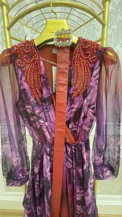 Платье нарядное.