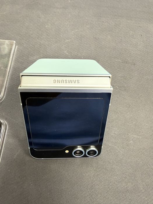 Samsung Galaxy Z Flip 6 12/256gb / без забележки