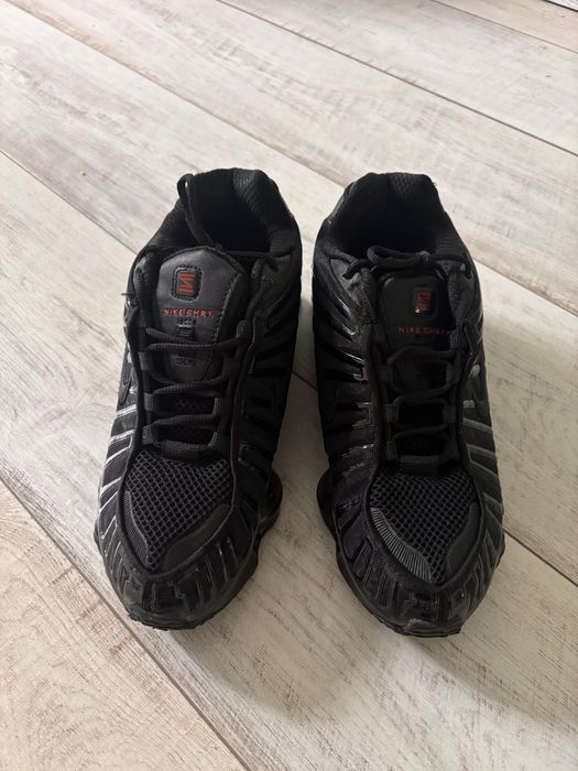 Продаю nike shox