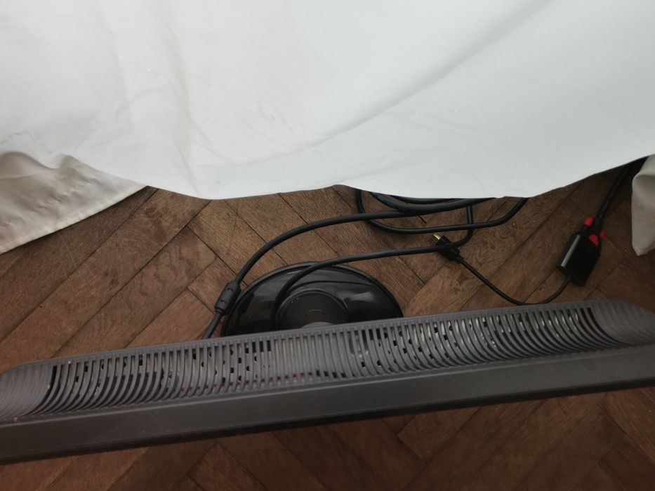 Hp monitor с VGA кабел и преходник към HDMI