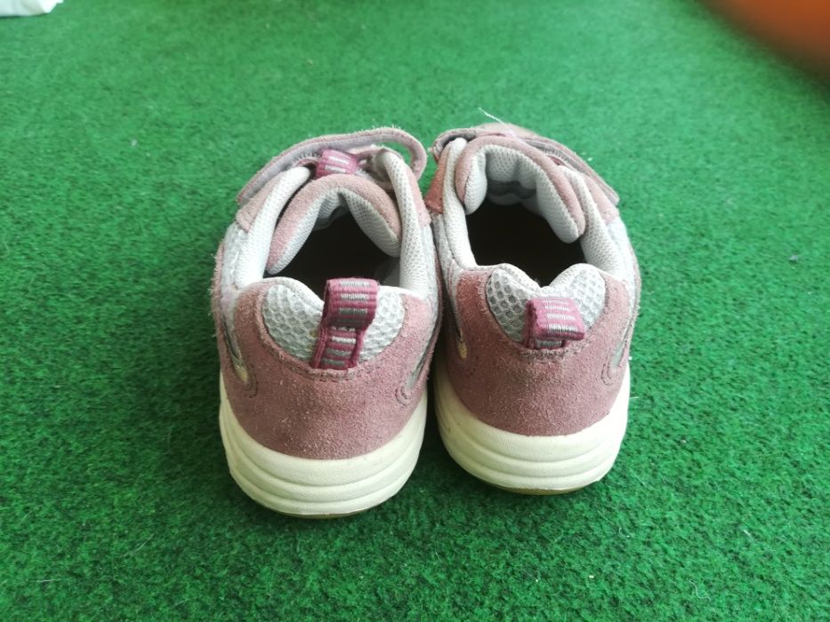 ПОДАРЯВАМ маратонки за момиче Skofus 32 номер