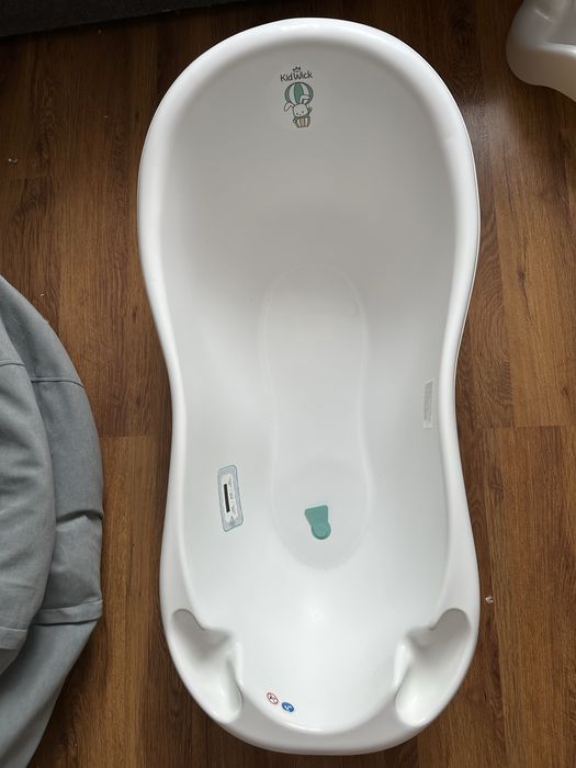 Ванночка и стульчик для купания малышей