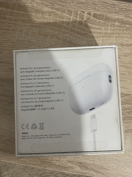 Vand airpods pro 2 cu carcasa magsafe si usb c