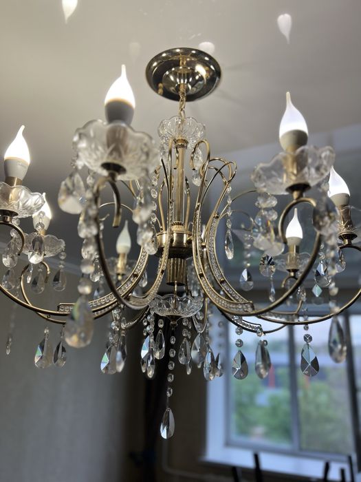 Продам люстру для гостинной