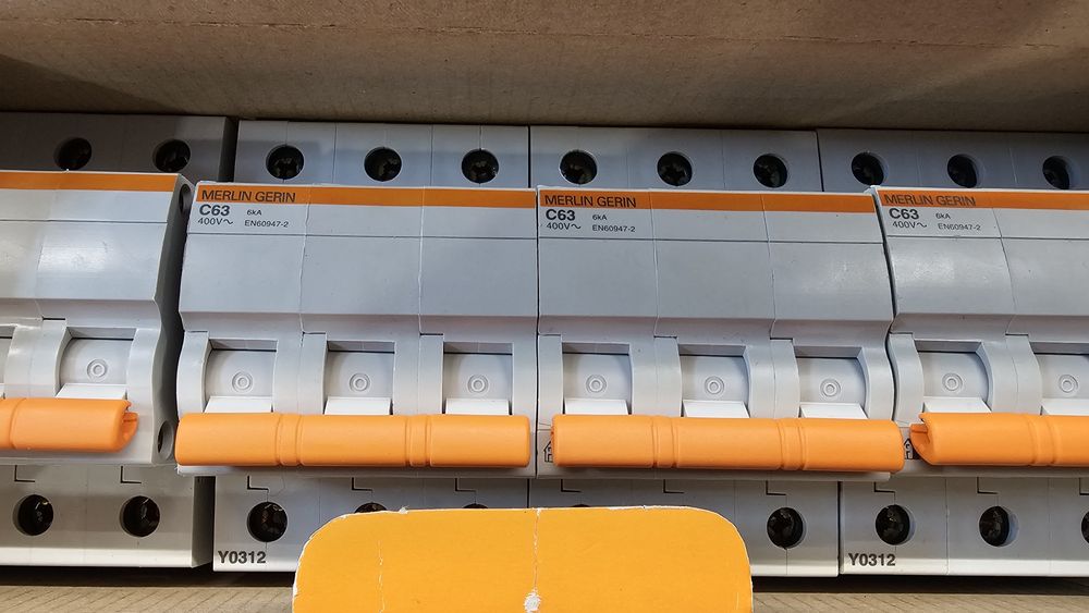 Автоматични прекъсвачи/предпазители Merlin Gerin C63A
