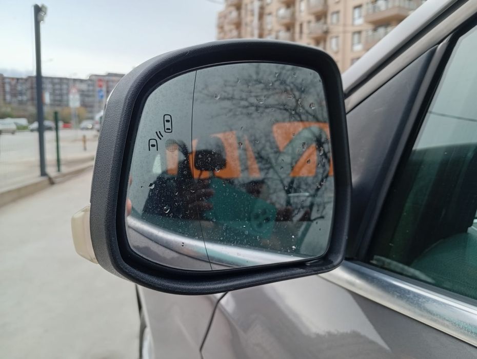 Vând Ford focus anul 2012