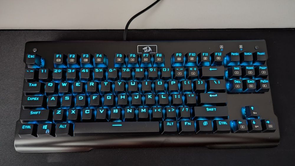 Tastatura Mecanica RGB Redragon Visnu - blue switches