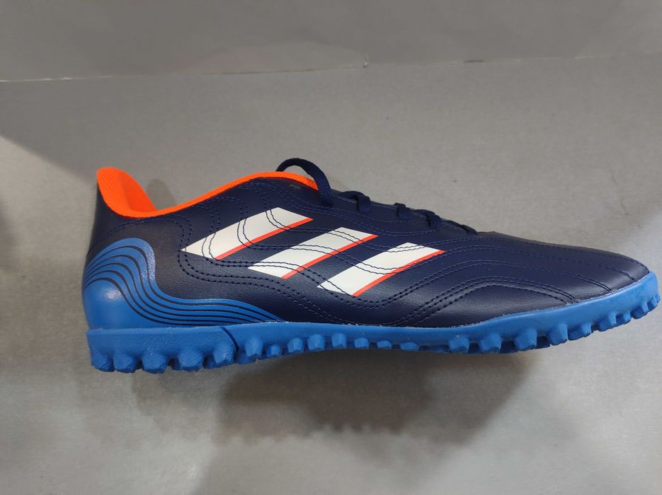 Adidas N41/26sm,.Футболни стоножки.Нови.Оригинал.
