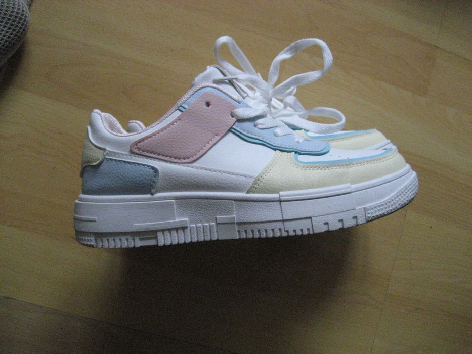 Скникърси и боти натурална кожа .