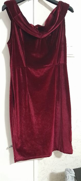 Красиви рокли размер 44