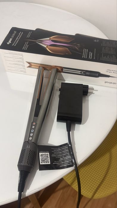 Aparat de indreptat parul Dyson Airstrait