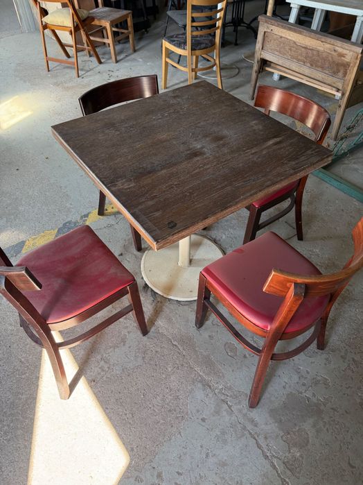 Masa cu scaune bar, cafenea