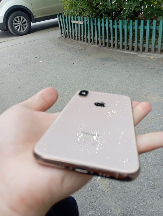 Продам айфон xs на 64гб