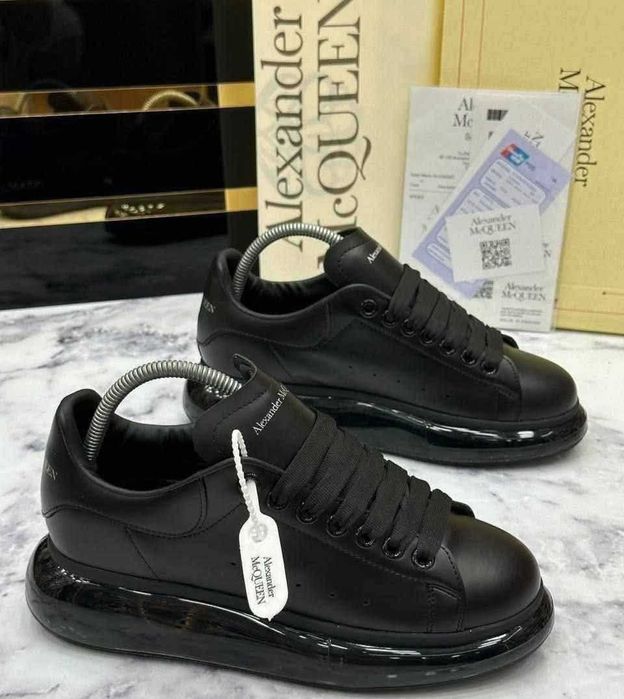 Alexander Mcqueen – Negru cu talpa din perna de aer