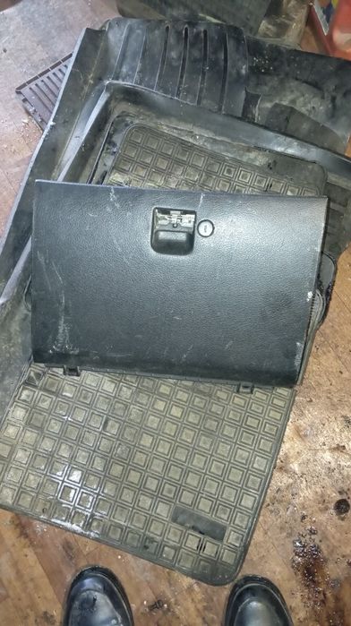 Запчасти на     примера и мерс 124 102 двиг