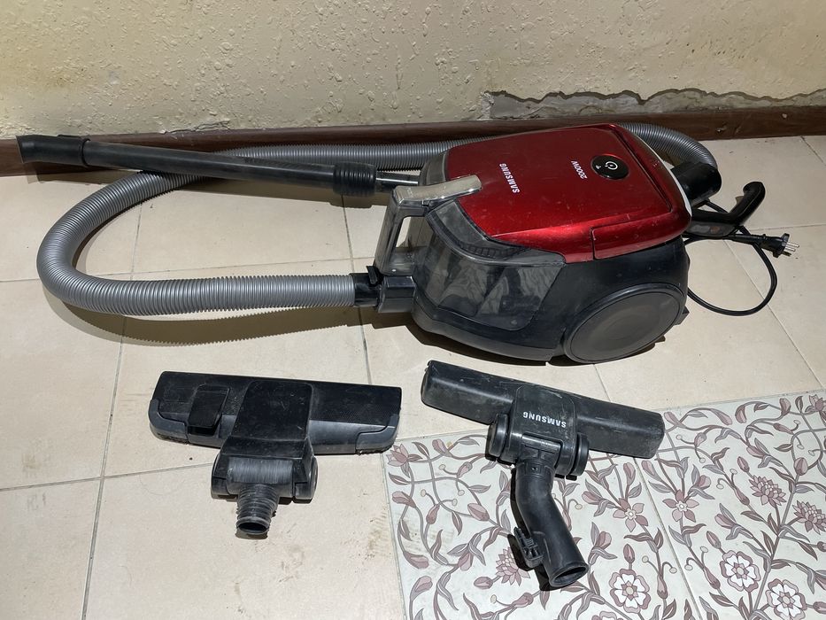 Продам б/у пылесос