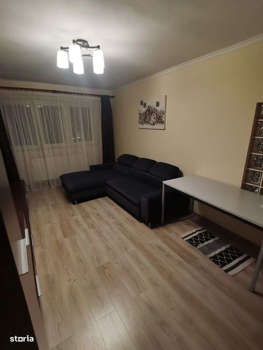 De închiriat apartament cu 2 camere, decomandat – Centrul orașului