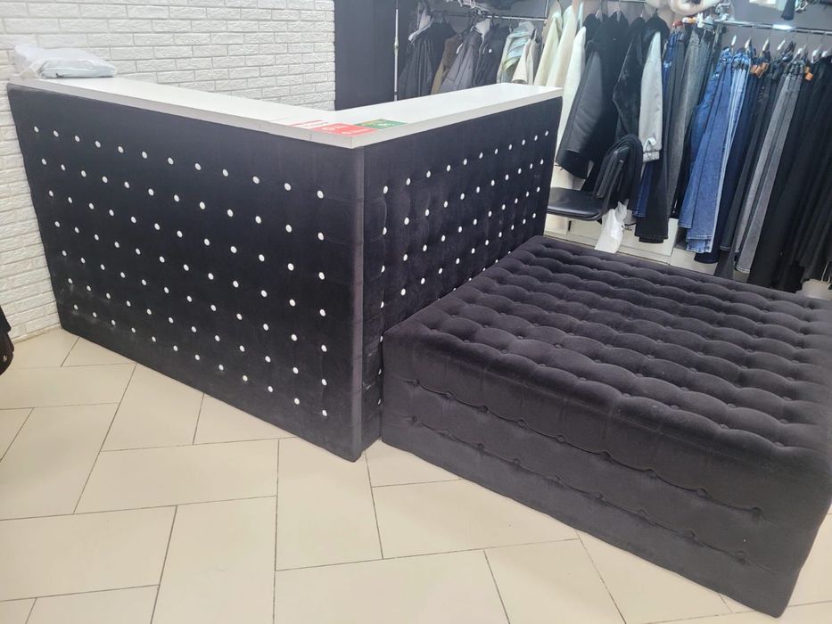 Продается зона ресепшен+ пуфик