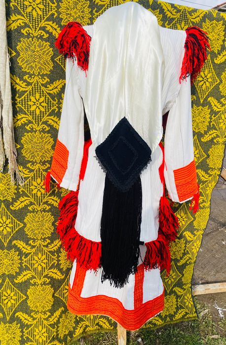 Македонска носия с кърпа по избор