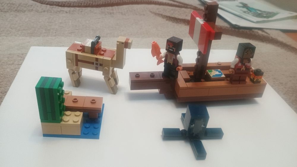 LEGO Minecraft Calatorie pe corabia de pirati 21259