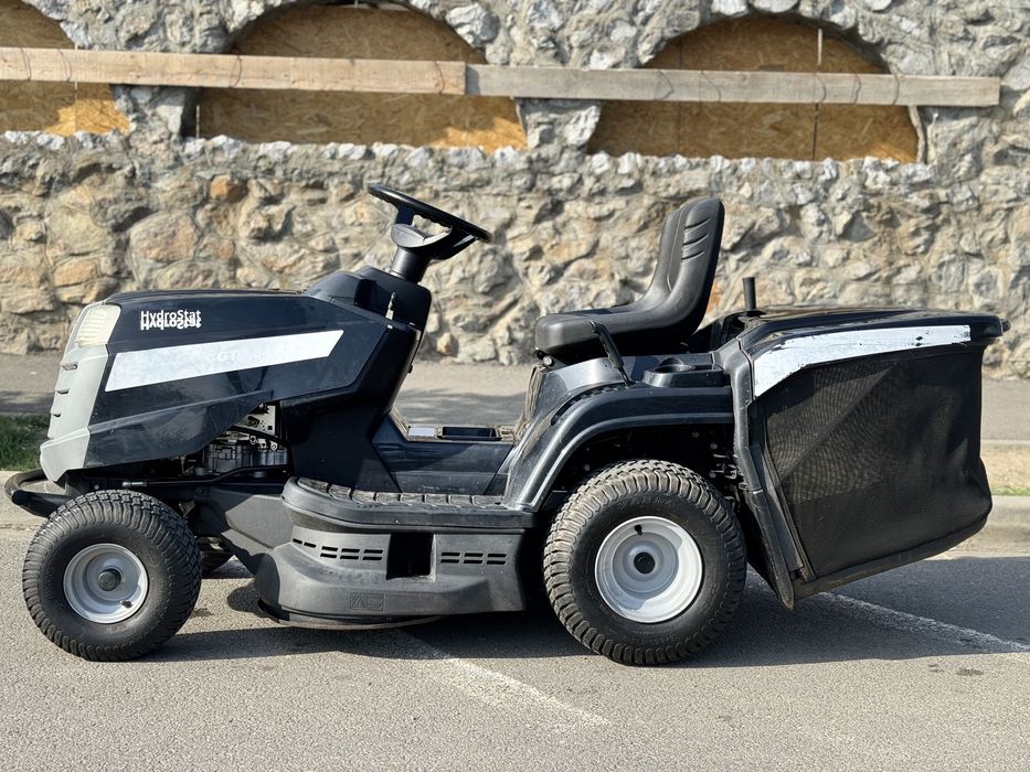 Tractoras de tuns iarba Stiga B&S