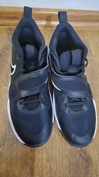 Vând adidasi Nike în stare foarte bună, mărimea 39 ( 24,5 cm ).