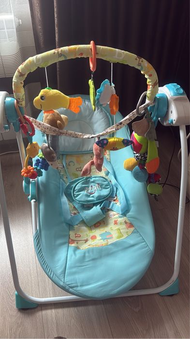 Бебешки люлки с опции за  люлеене музика
