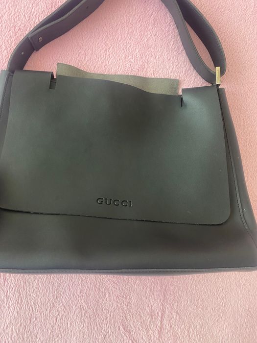 Дамска чанта cucci естествена кожа! Слагана броени пъти.