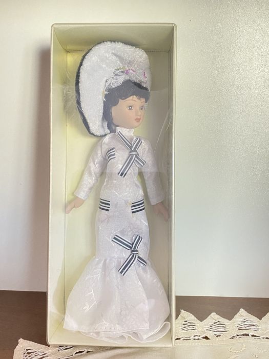 Куклы фарфоровые