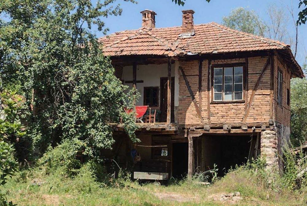 продавам къща в с.Радотина, община Ботевград