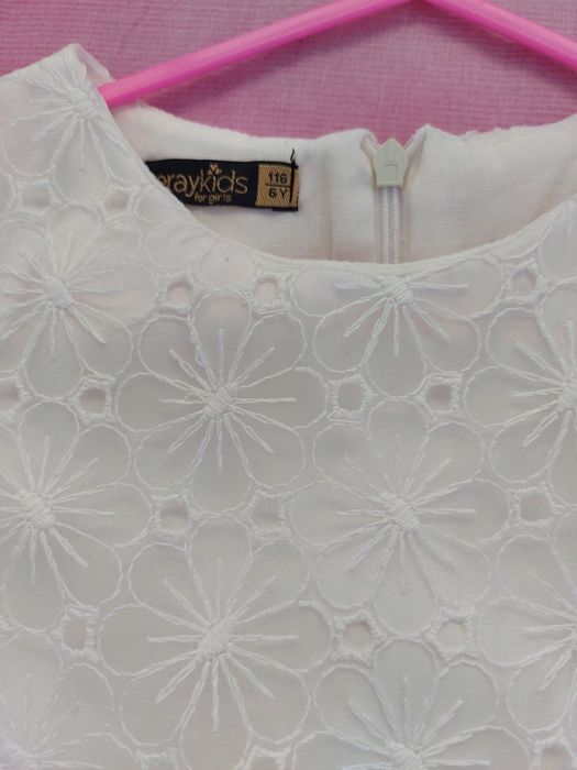 Разкошна рокля размер 6 год. Намалям на 30 лв.