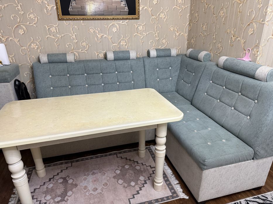 Угловой диван для кухни