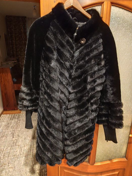 Продам норковую шубку.